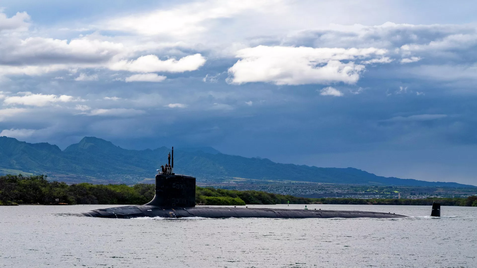 FILE - In this file photo provided by U.S. Navy, the Virginia-class fast-attack submarine USS Missouri (SSN 780) departs Joint Base Pearl Harbor-Hickam for a scheduled deployment in the 7th Fleet area of responsibility, Sept. 1, 2021. The foreign ministers of Malaysia and Indonesia expressed concern Monday, Oct. 18, 2021, that Australia’s plan to acquire nuclear-powered submarines from the U.S. in a security alliance may increase the rivalry of major powers in Southeast Asia - Sputnik International, 1920, 10.10.2024