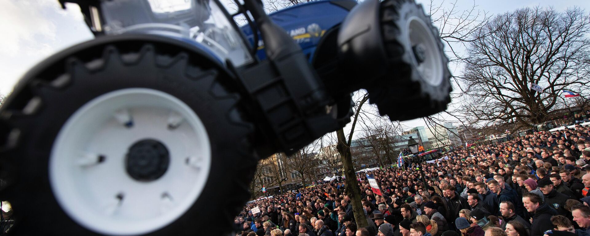 FILE - Some thousand of farmers converge on The Hague, Netherlands, Feb. 19, 2020, in the latest protest against the government's plans to rein in emissions of nitrogen oxide - Sputnik International, 1920, 29.06.2022