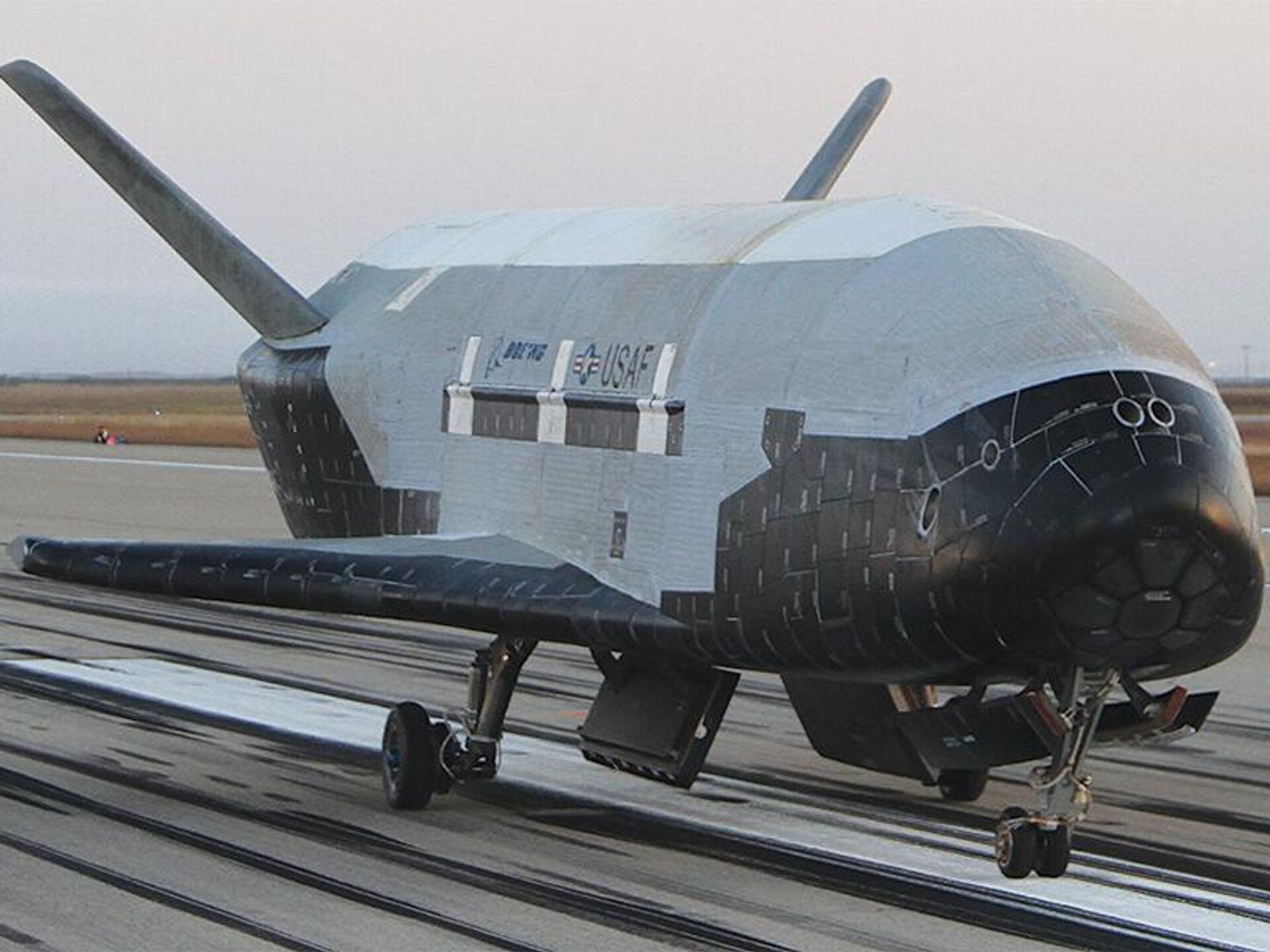 Х 37 б. Космоплан x-37b. Boeing x-37. Космический беспилотник x-37b. Боинг x37.