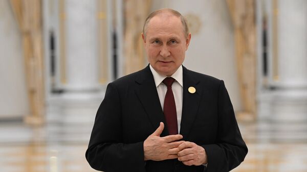 Russian President Vladimir Putin answers journalists' questions following the results of the sixth Caspian summit in Ashgabat. - Sputnik International