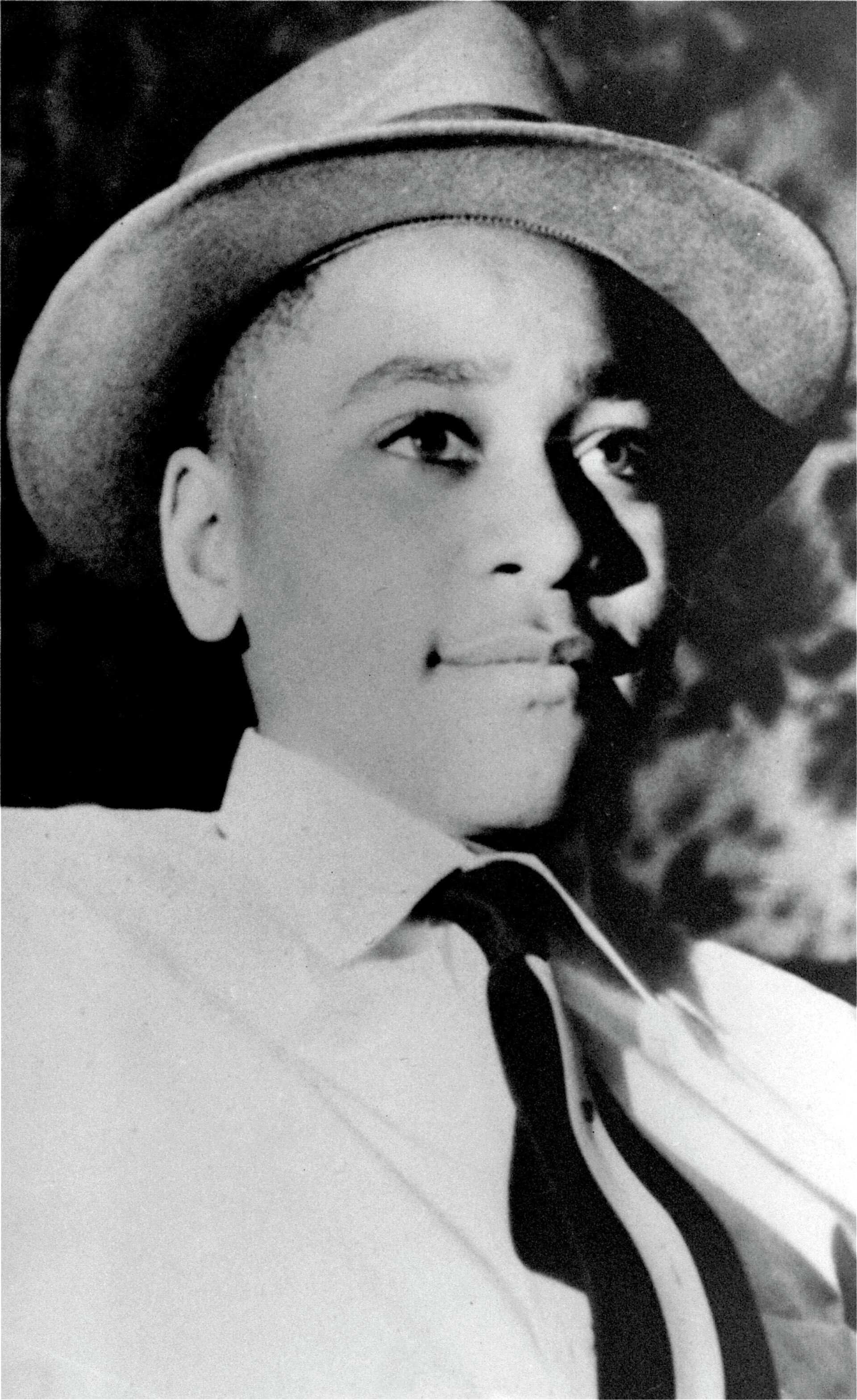 FILE - An undated portrait of Emmett Louis Till, a black 14 year old Chicago boy, whose weighted down body was found in the Tallahatchie River near the Delta community of Money, Mississippi, August 31, 1955. Local residents Roy Bryant, 24, and J.W. Milam, 35, were accused of kidnapping, torturing and murdering Till for allegedly whistling at Bryant's wife. A team searching the basement of a Mississippi courthouse for evidence about the lynching of Black teenager Emmett Till has found the unserved warrant in June 2022 charging a white woman in his kidnapping in 1955, and relatives of the victim want authorities to finally arrest her nearly 70 years later. - Sputnik International, 1920, 29.06.2022