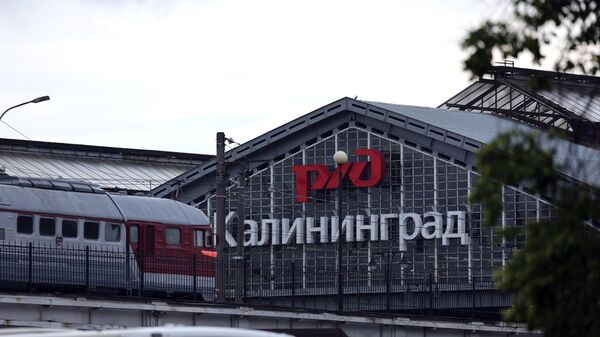 The logo of the Rassian Railways and inscription Kaliningrad are seen on the roof gable of the railway station in Kaliningrad, Russia. Lithuania says ban on rail cargo transit from Russia to Kaliningrad directed by EU. - Sputnik International