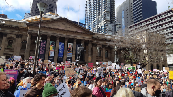 Australians protest against the US Supreme Court overturning of Roe v. Wade allowing state legislatures to decide abortion status. - Sputnik International