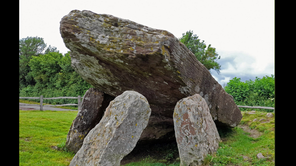 A giant stone structure known as Arthur's Stone, in Dorstone, Herefordshire. - Sputnik International