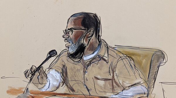 In this courtroom sketch, R. Kelly briefly addresses Judge Ann Donnelly during his sentencing in federal court, Wednesday, June 29, 2022, in New York.  - Sputnik International