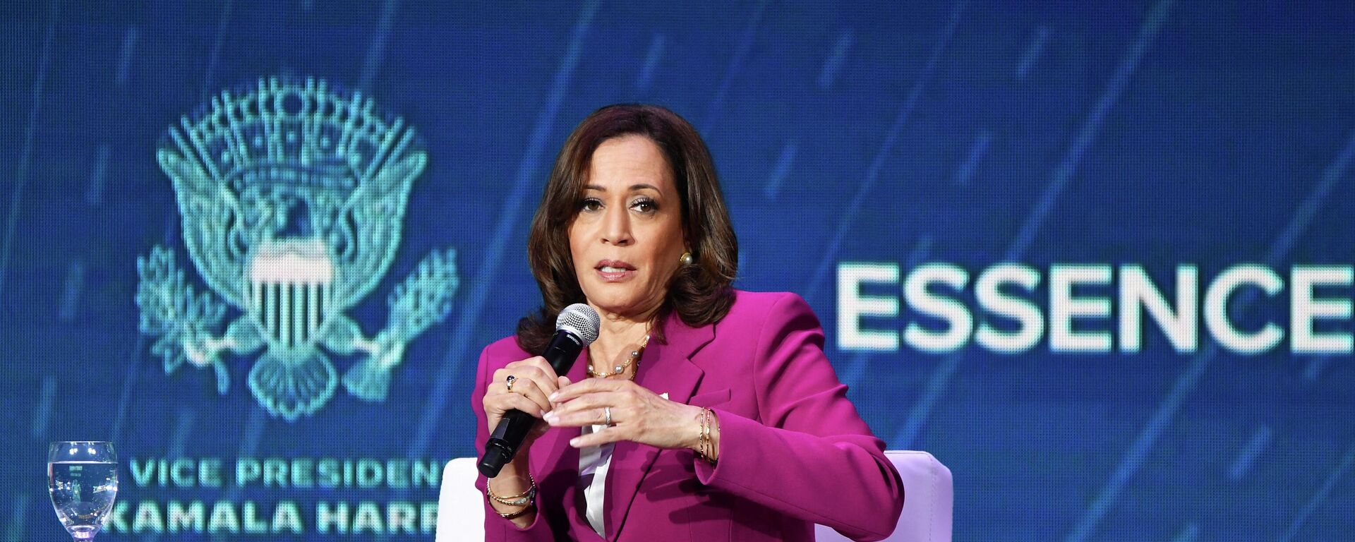 Vice President of the United States Kamala Harris speaks onstage during the 2022 Essence Festival of Culture at the Ernest N. Morial Convention Center on July 2, 2022 in New Orleans, Louisiana. - Sputnik International, 1920, 03.07.2022