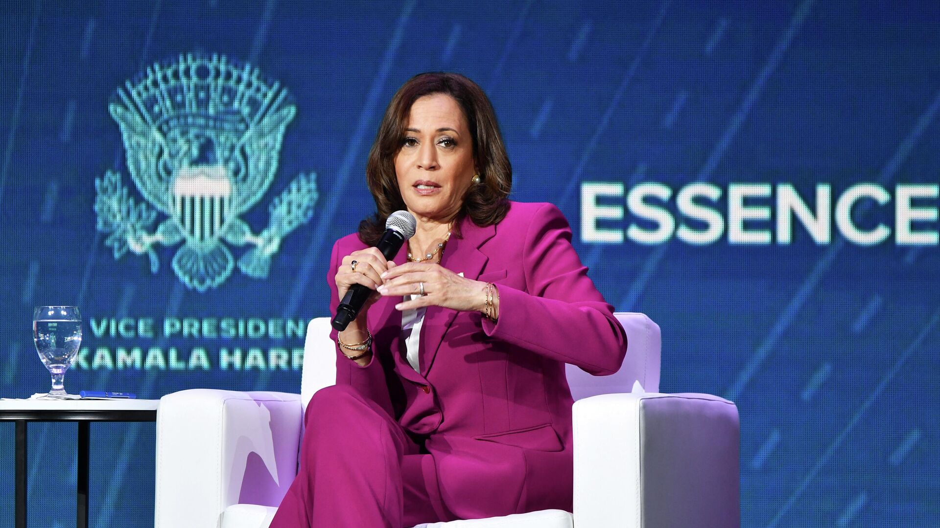 Vice President of the United States Kamala Harris speaks onstage during the 2022 Essence Festival of Culture at the Ernest N. Morial Convention Center on July 2, 2022 in New Orleans, Louisiana. - Sputnik International, 1920, 07.07.2022