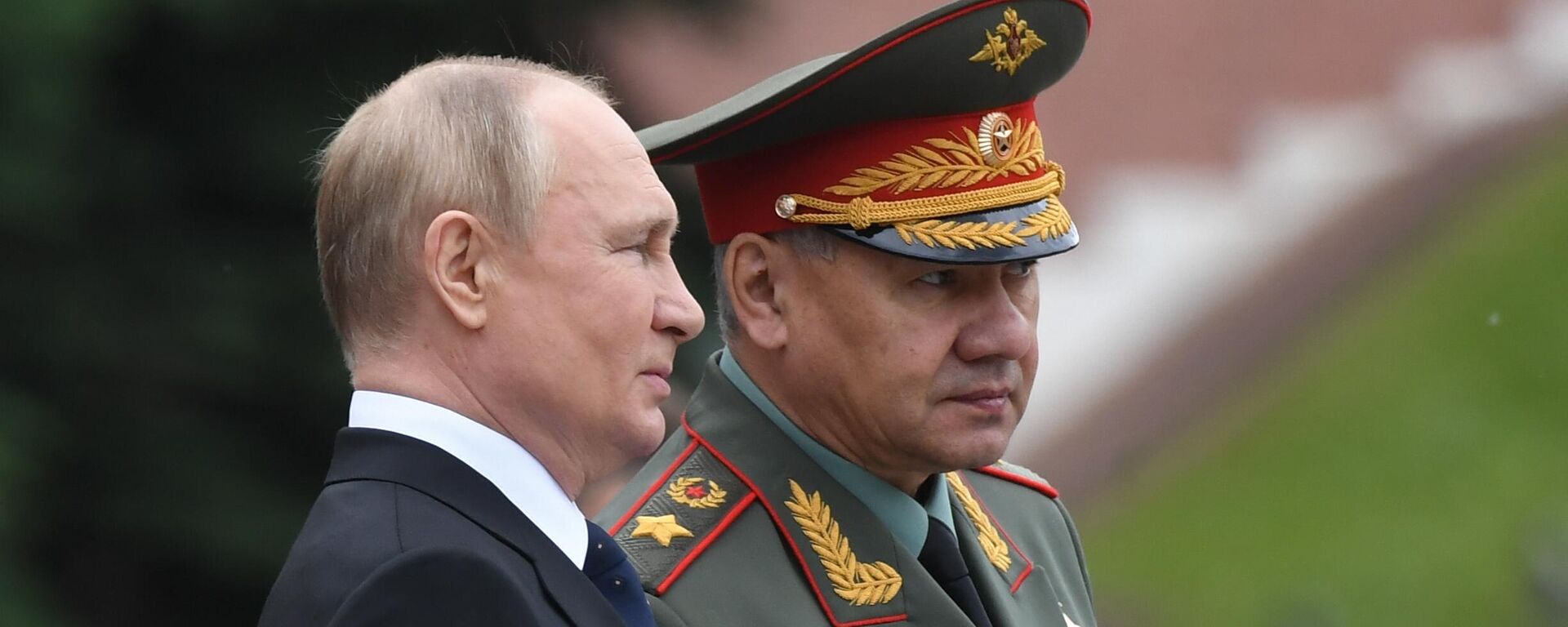 Russian Defense Minister Sergei Shoigu and Russian President Vladimir Putin  - Sputnik International, 1920, 03.07.2022