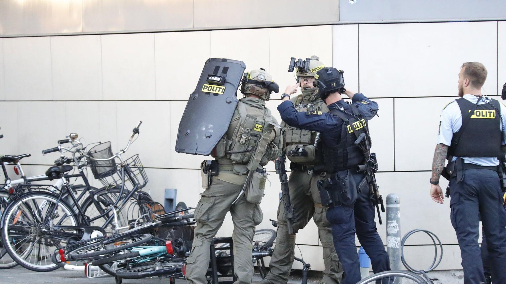 Danish police announced on Twitter that “several people” were wounded in a shooting at the Copenhagen Fields shopping mall in Denmark’s capital on Sunday - Sputnik International, 1920, 03.07.2022