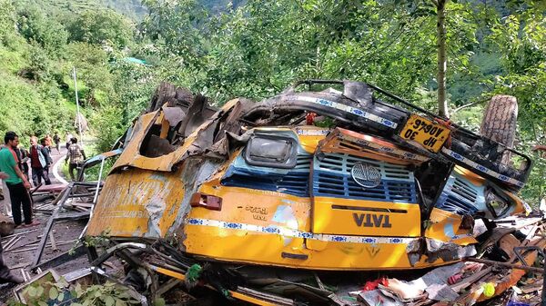 This photograph provided by Deputy Commissioner's office, Kullu, shows the wreckage of a passenger that bus slid off a mountain road and fell into a deep gorge near Kullu, Himachal Pradesh state, India, Monday, July 4, 2022 - Sputnik International