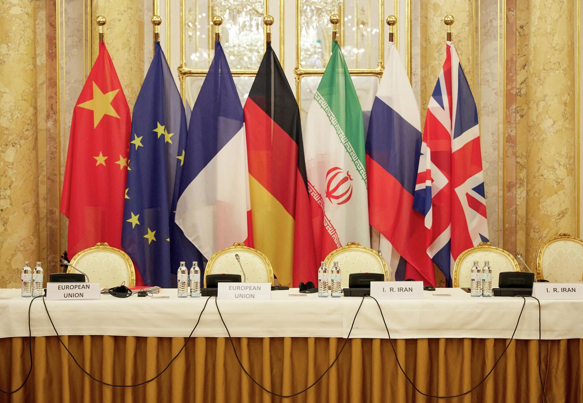 This handout photo taken and released on December 9, 2021 by the EU delegation in Vienna - EEAS shows flags of participating states during a meeting of the joint commission on negotiations aimed at reviving the Iran nuclear deal in Vienna, Austria - Sputnik International, 1920, 17.07.2022