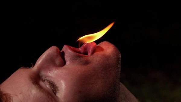 Fire Eater Performing Dragons Breath Trick - Sputnik International