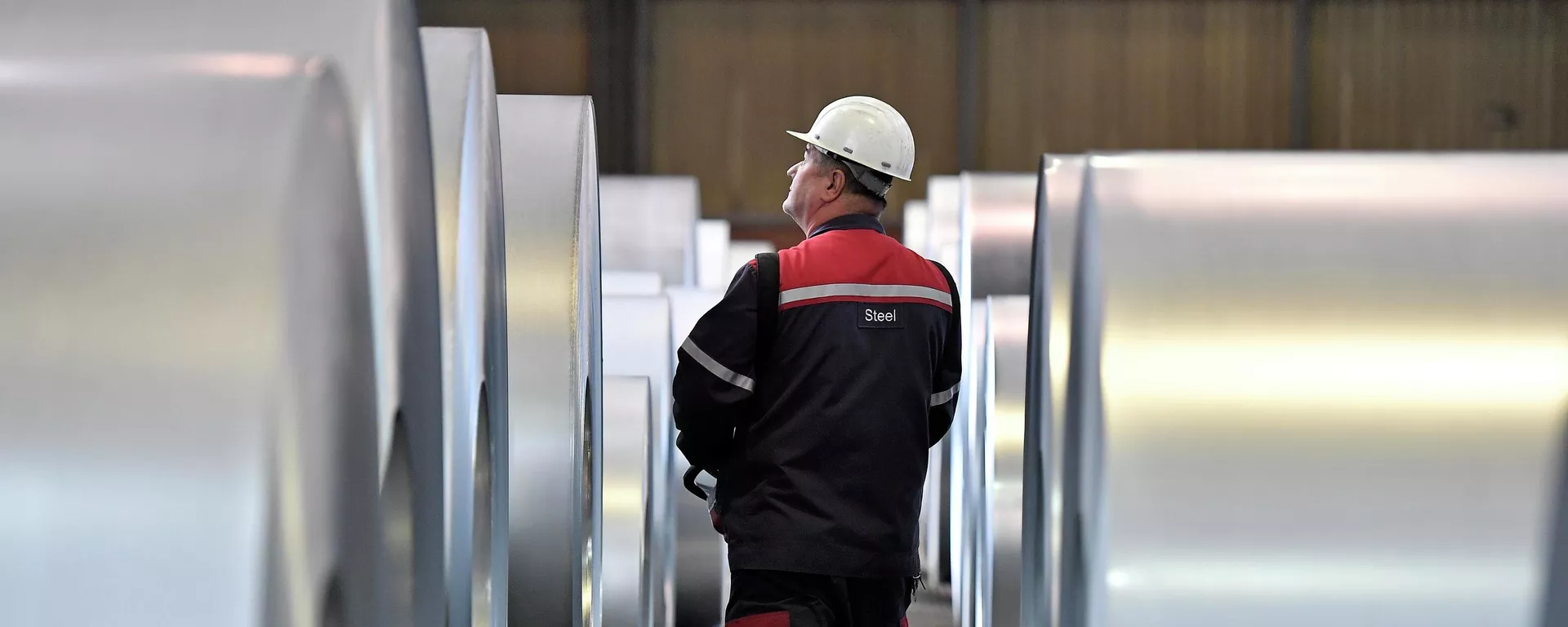 In this April 27, 2018 file photo, a worker controls steel coils at the thyssenkrupp steel factory in Duisburg, Germany - Sputnik International, 1920, 02.08.2023