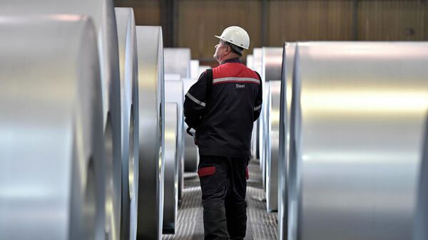 In this April 27, 2018 file photo, a worker controls steel coils at the thyssenkrupp steel factory in Duisburg, Germany - Sputnik International