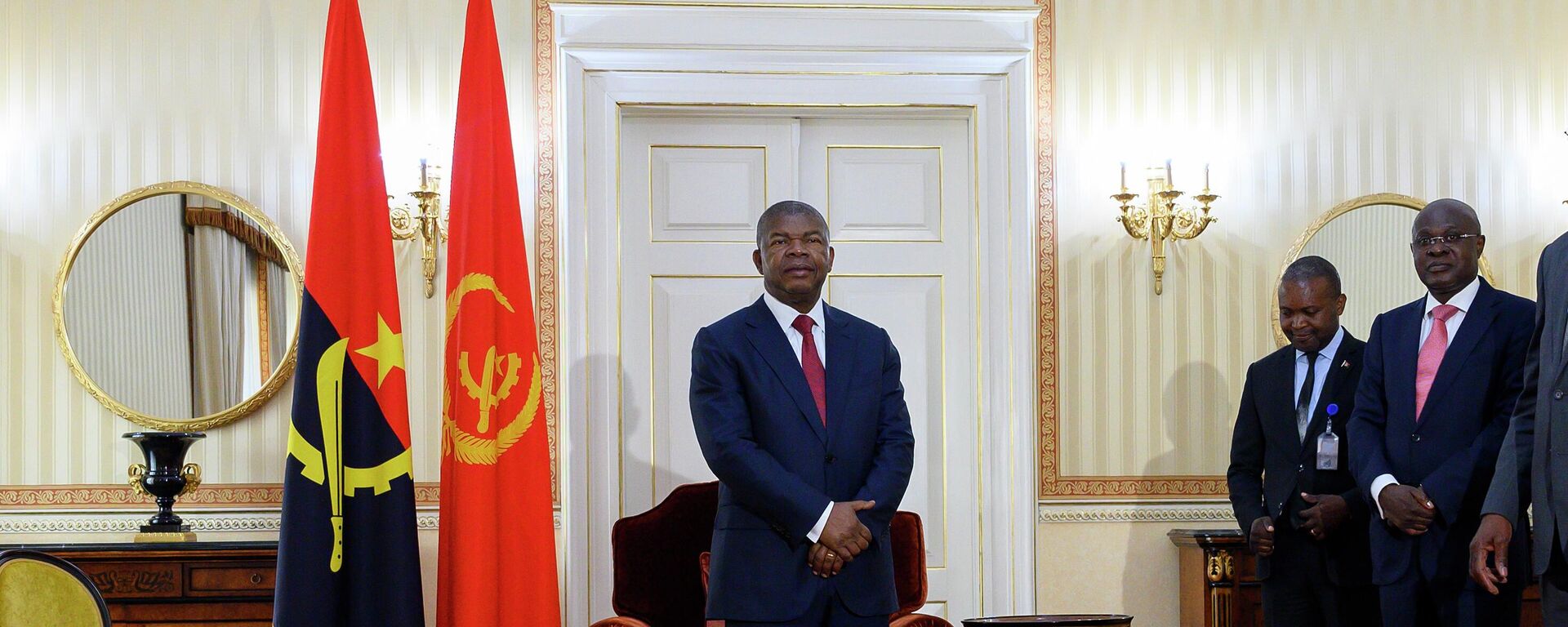Angola President, Joao Lourenco waits to welcome US Secretary of State, Mike Pompeo at the Presidential Palace in Luanda, Angola, Monday Feb. 17, 2020. - Sputnik International, 1920, 05.07.2022