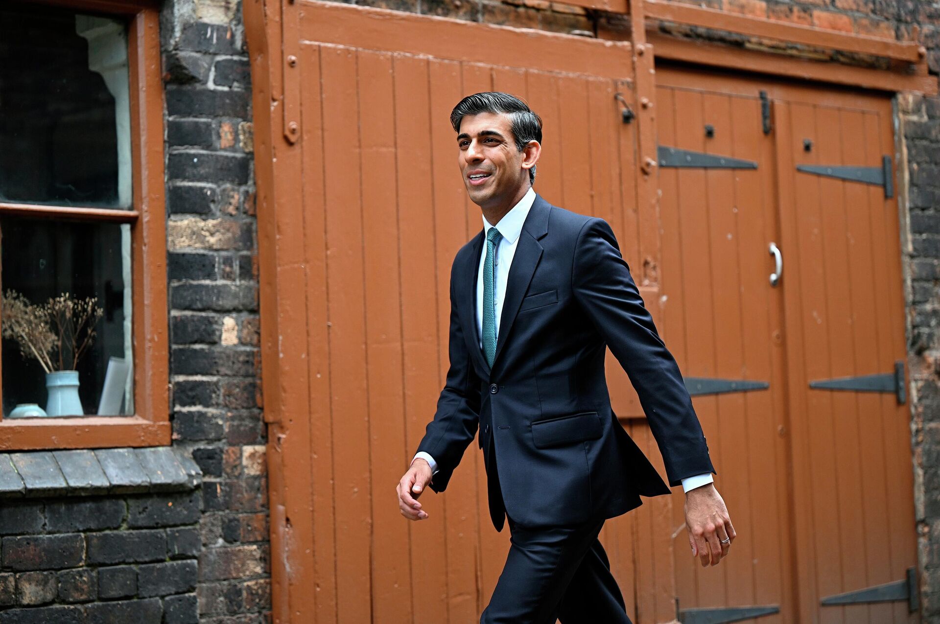 FILE - Britain's Chancellor of the Exchequer Rishi Sunak arrives for a regional cabinet meeting at Middleport Pottery in Stoke on Trent, England, Thursday, May 12, 2022 - Sputnik International, 1920, 14.10.2022