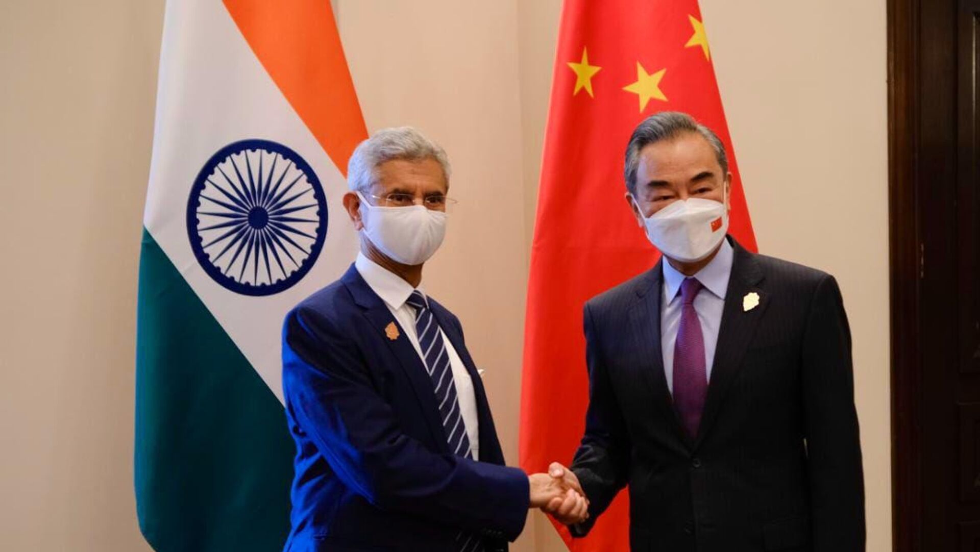 Indian FM Jaishankar Meets China's Wang Yi in Bali on 07 July 2022 - Sputnik International, 1920, 07.07.2022