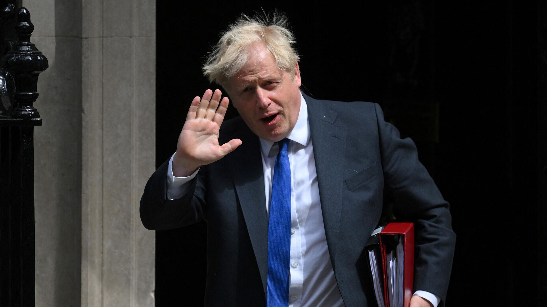 Britain's Prime Minister Boris Johnson leaves from 10 Downing Street in central London on July 6, 2022 to head to the Houses of Parliament for the weekly Prime Minister's Questions (PMQs) session - Sputnik International, 1920, 07.07.2022