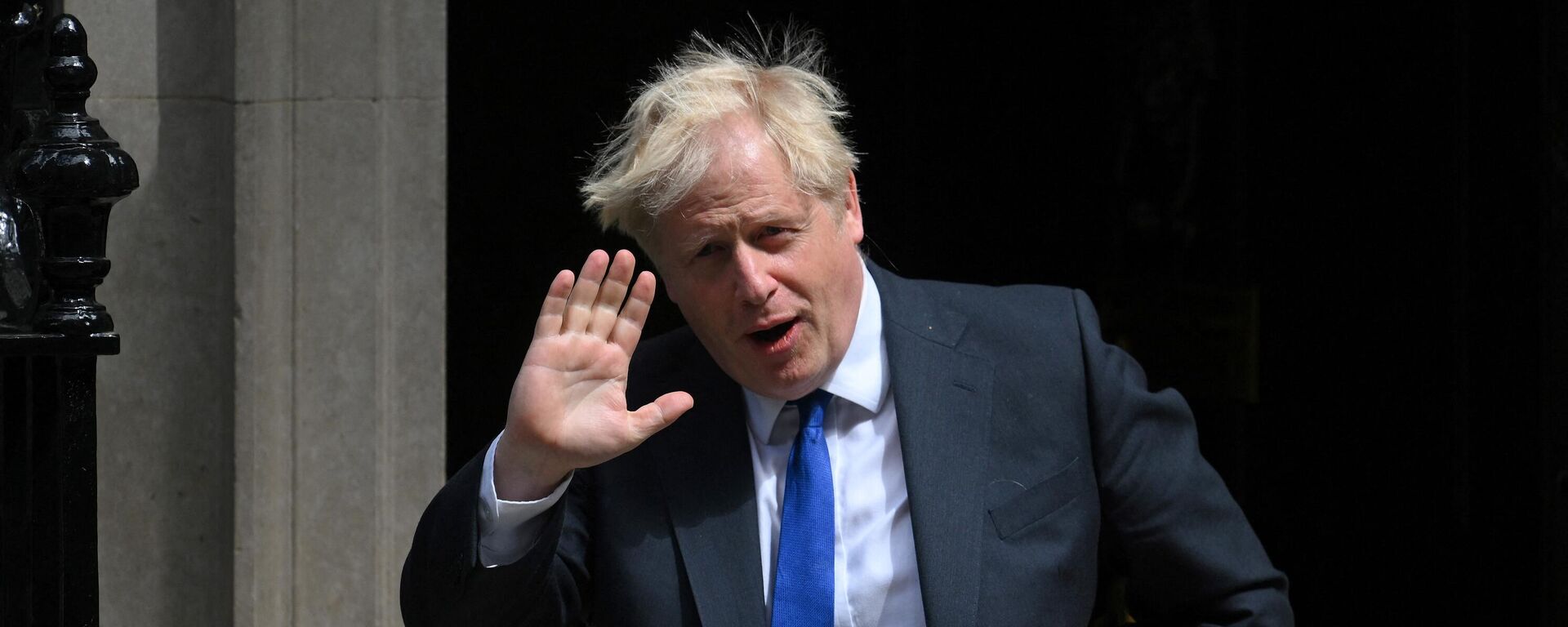 Britain's Prime Minister Boris Johnson leaves from 10 Downing Street in central London on July 6, 2022 to head to the Houses of Parliament for the weekly Prime Minister's Questions (PMQs) session - Sputnik International, 1920, 07.07.2022