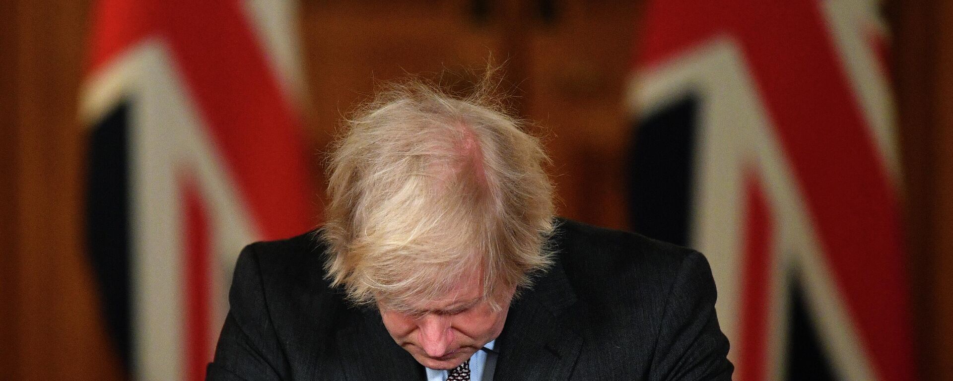 (FILES) In this file photo taken on January 26, 2021 Britain's Prime Minister Boris Johnson looks down at the podium as he attends a virtual press conference inside 10 Downing Street in central London. - Boris Johnson will resign as Conservative party leader on July 7, 2022 - Sputnik International, 1920, 07.07.2022