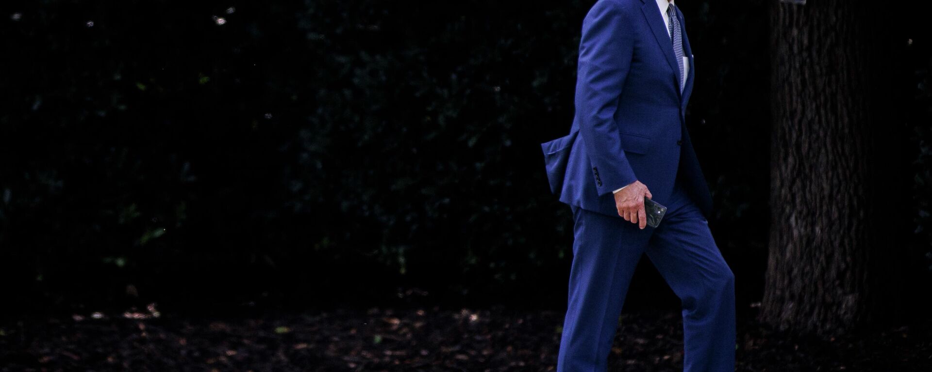 US President Joe Biden walks to the Oval Office in Washington DC, after visiting the Central Intelligence Agency (CIA) headquarters in Langley, where he congratulated the Agency and staff on the 75th anniversary of its founding on July 8, 2022 - Sputnik International, 1920, 11.07.2022