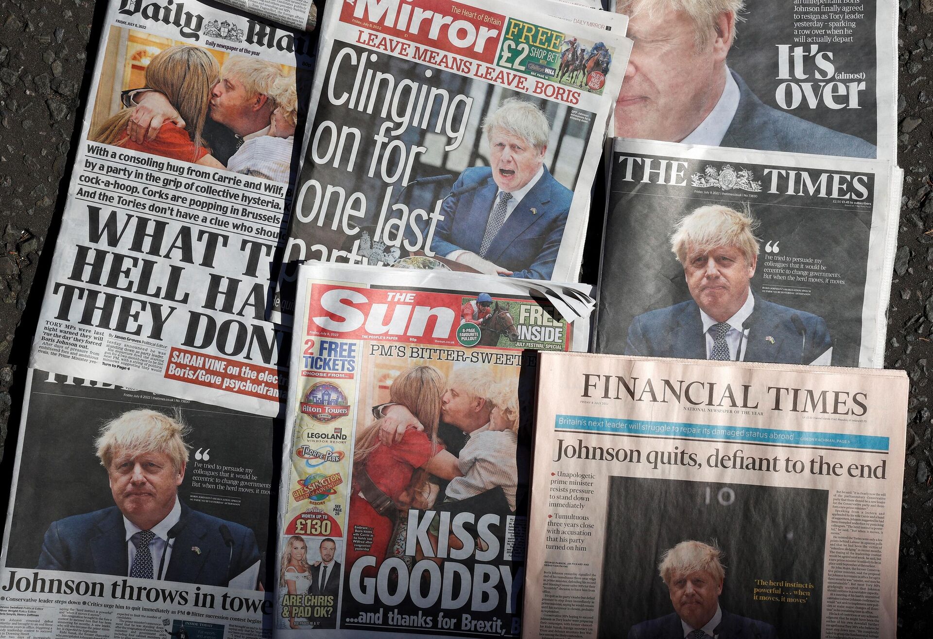 Front pages of British national newspapers, each leading with a front page story of the resignation of Boris Johnson as leader of Britain's Conservative Party, are arranged for a photograph in Downing Street, the official residence of Britain's Prime Minister, in central London on July 8, 2022. - Sputnik International, 1920, 11.07.2022