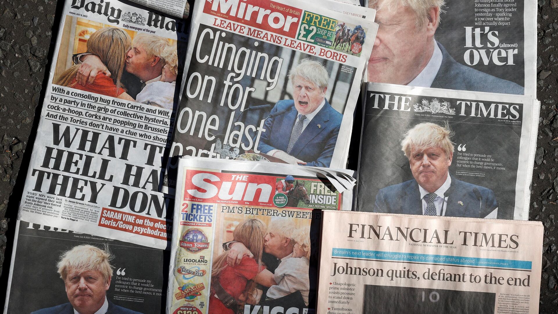 Front pages of British national newspapers, each leading with a front page story of the resignation of Boris Johnson as leader of Britain's Conservative Party, are arranged for a photograph in Downing Street, the official residence of Britain's Prime Minister, in central London on July 8, 2022. - Sputnik International, 1920, 10.07.2022