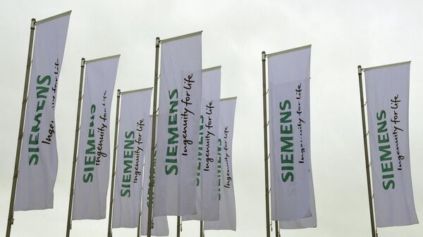 Flags of the German engineering giant Siemens are seen in front of the Olympic hall ahead the company's annual shareholder's meeting in Munich, southern Germany, on January 30, 2019.  - Sputnik International