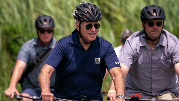 President Joe Biden goes on a bike ride in Gordons Pond State Park in Rehoboth Beach, Del., Sunday, July 10, 2022. - Sputnik International