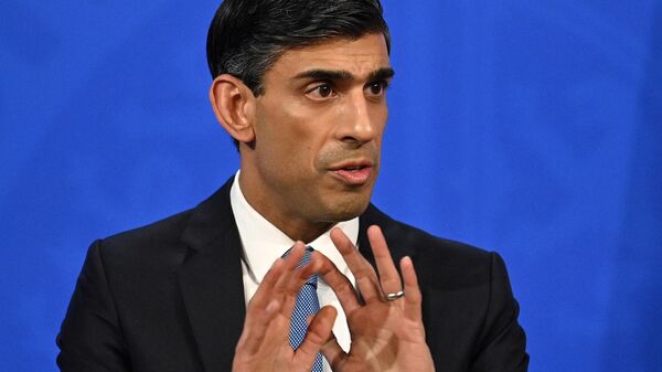 Britain's Chancellor of the Exchequer Rishi Sunak hosts a press conference in the Downing Street Briefing Room on February 3, 2022 - Sputnik International