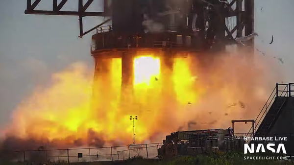 Screenshot captures moment in which an explosion erupted during SpaceX's testing of its booster 7. It remains unclear what may habe prompted the incident. - Sputnik International