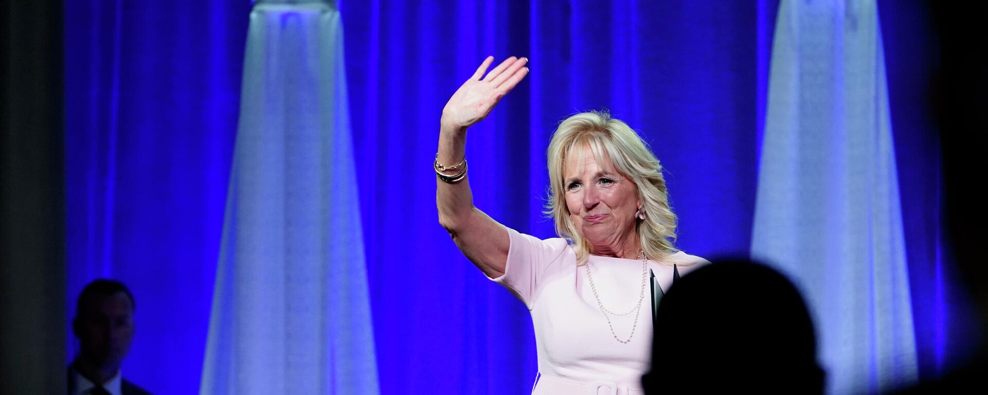 First lady Jill Biden waves to the audience after speaking at the 125th Anniversary Convention of the National Parent Teacher Association (PTA) in National Harbor, Md., Friday, June 17, 2022. - Sputnik International, 1920, 12.07.2022