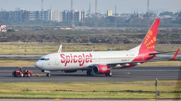 A SpiceJet flight from Dubai to Madurai was delayed after the Boeing B737 Max aircraft's nose wheel  - Sputnik International