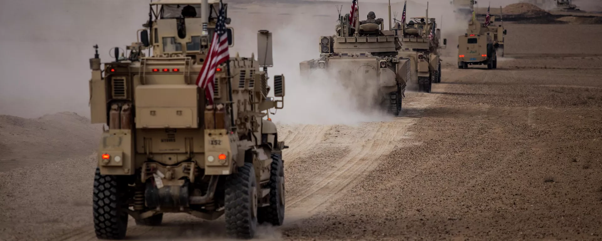 American military convoy rides during a joint exercise with Syrian Democratic Forces at the countryside of Deir Ezzor in northeastern Syria, Wednesday, Dec. 8, 2021 - Sputnik International, 1920, 11.12.2024