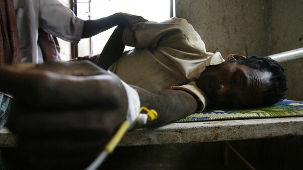 A suspected cholera patient is treated in a hospital in Tikiri village of Rayagada district, some 400 kilometres southwest of Orissa state's capital, Bhubaneswar (File) - Sputnik International
