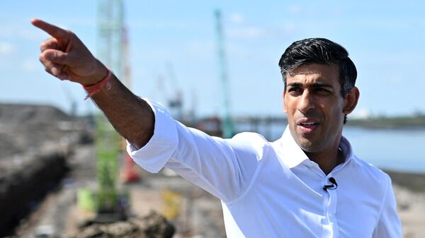 Conservative MP and Britain's former Chancellor of the Exchequer, Rishi Sunak gestures as he talks with Tees Valley Mayor Ben Houchen (unsen) during a visit to see the construction works at Teesside Freeport in Redcar, north East England on July 16, 2022, as part of his bid to become the next leader of the Conservative party. - Sputnik International