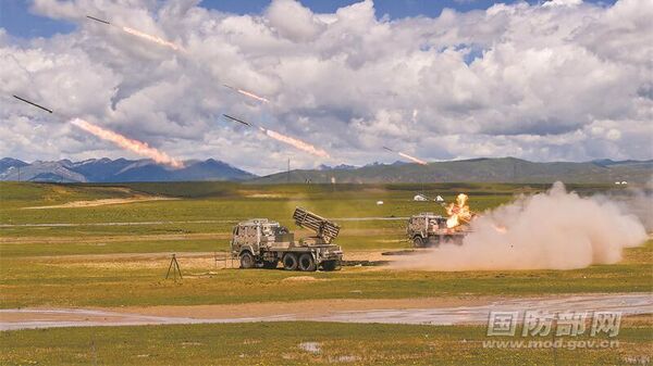 PLA's 77th Group Army brigade carrying out live-fire drills in this image, dated 3 July - Sputnik International