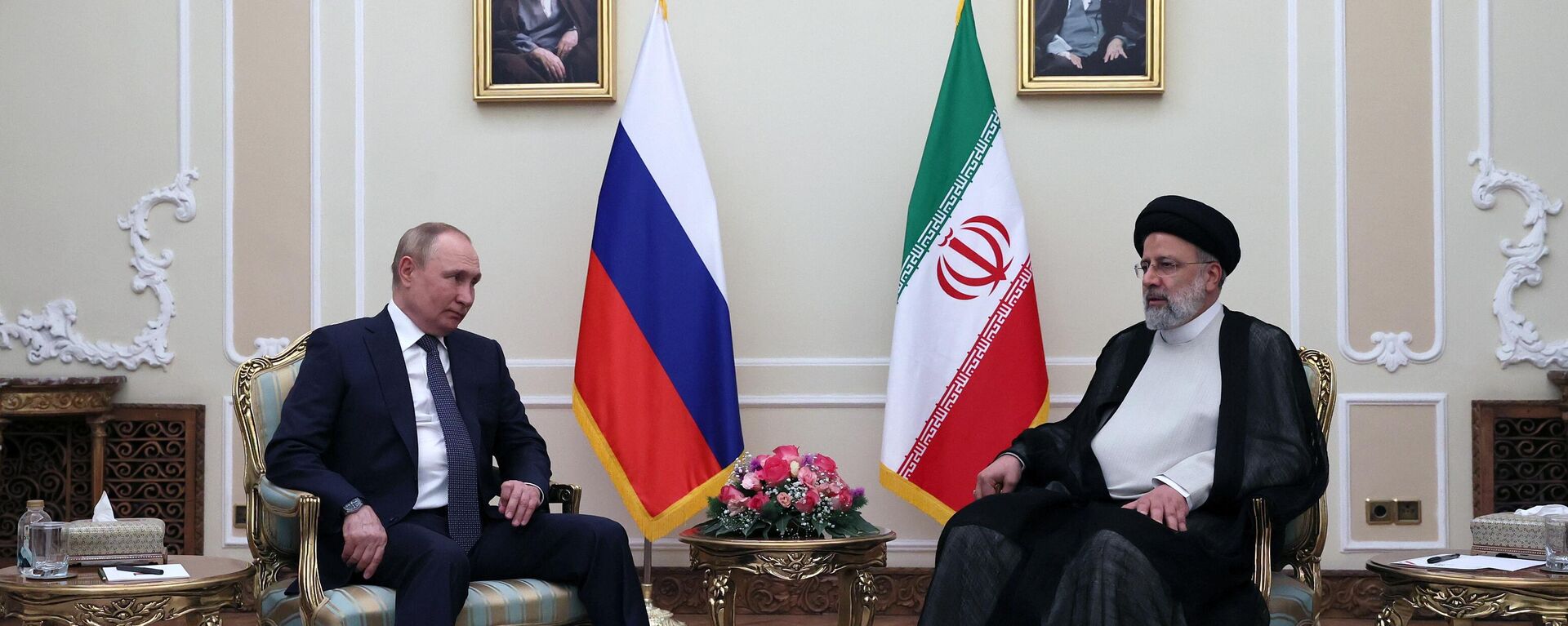 Russian President Vladimir Putin and his Iranian counterpart Ebrahim Raisi in Tehran, 19 July 2022 - Sputnik International, 1920, 19.07.2022