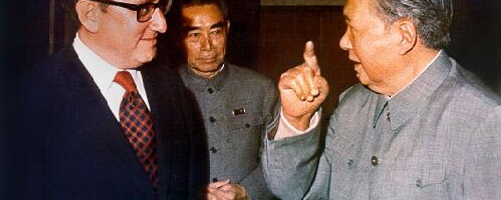 Secretary of State Henry Kissinger meeting with Mao Zedong and Zhou Enlai during US-China rapprochement talks. - Sputnik International, 1920, 01.12.2023