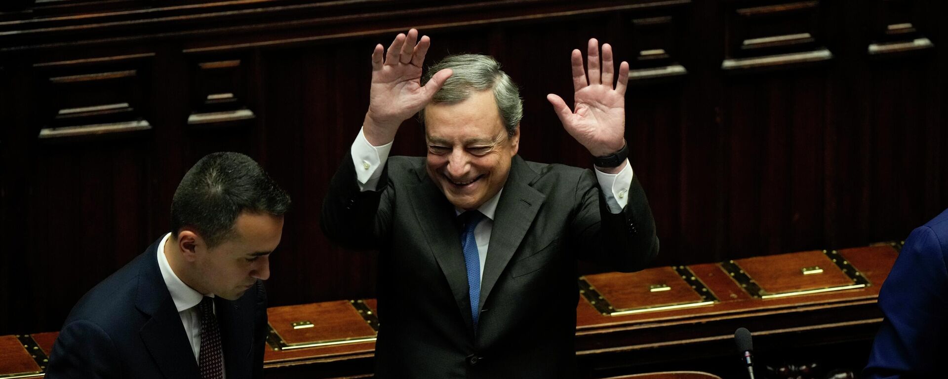 Italian Premier Mario Draghi waves to lawmakers at the end of his address at the Parliament in Rome, Thursday, July 21, 2022 - Sputnik International, 1920, 21.07.2022