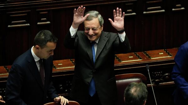Italian Premier Mario Draghi waves to lawmakers at the end of his address at the Parliament in Rome, Thursday, July 21, 2022 - Sputnik International