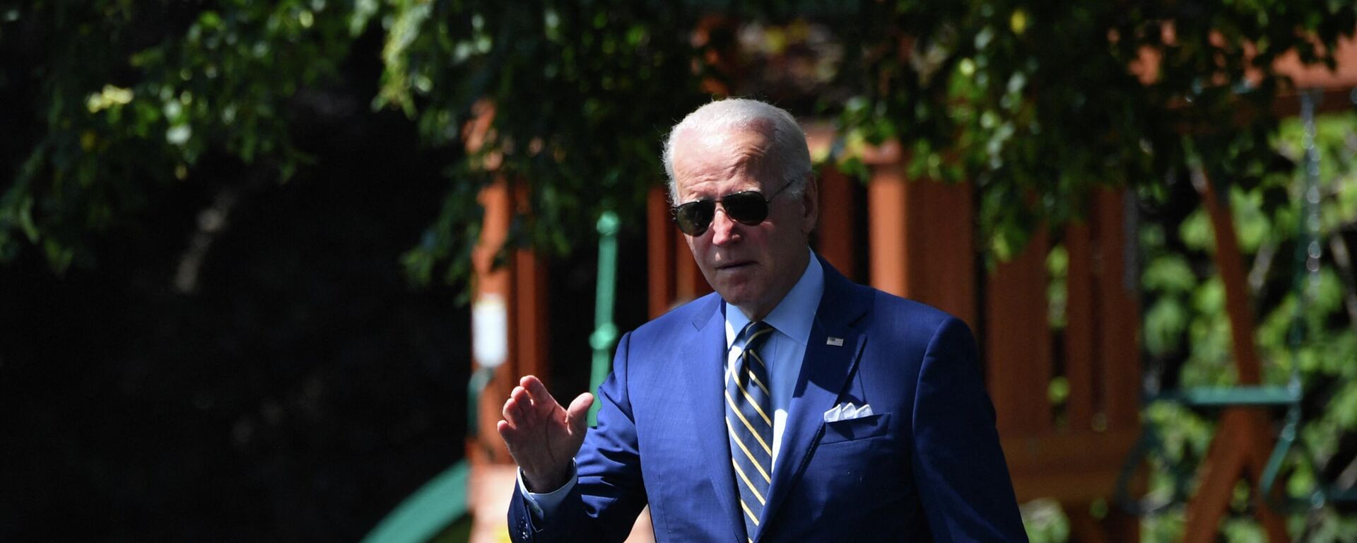 (FILES) In this file photo taken on July 20, 2022 US President Joe Biden waves while walking to Marine One on the South Lawn of the White House in Washington, DC. - Sputnik International, 1920, 22.07.2022
