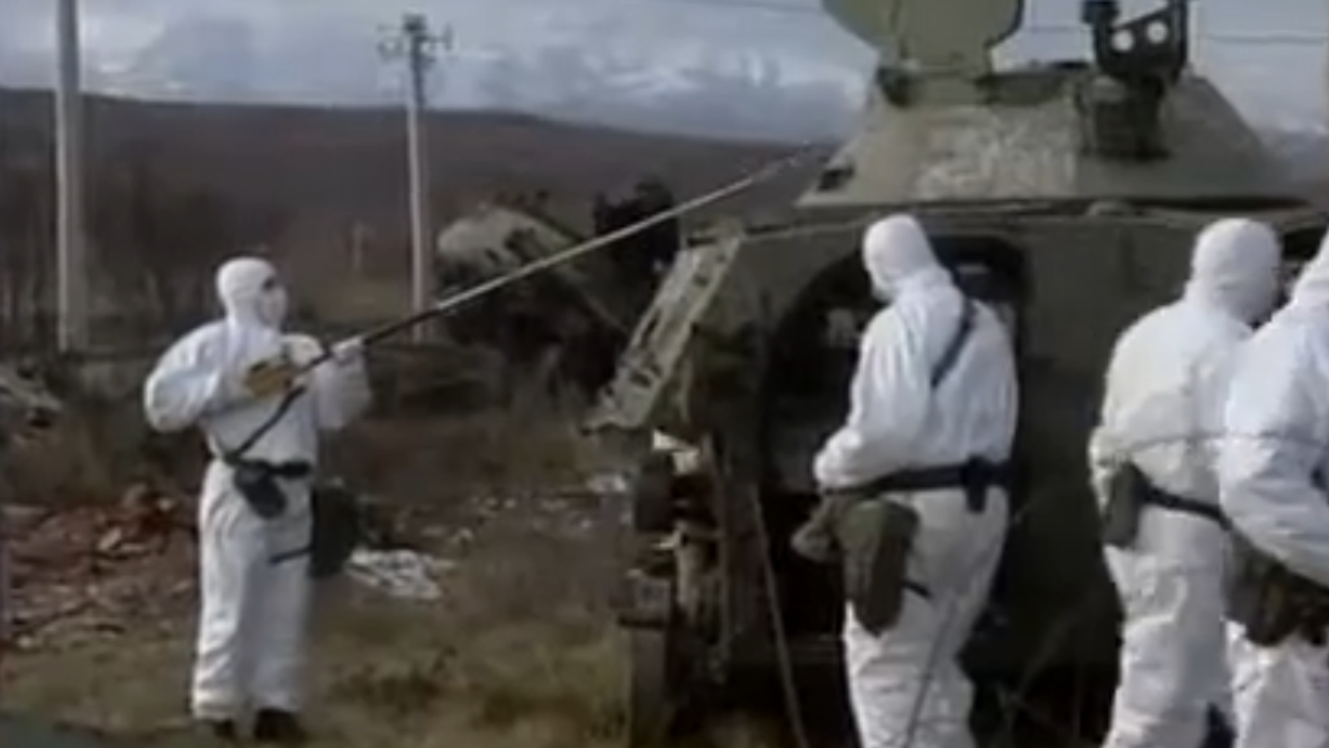 Specialists inspecting radiation levels in Kosovo in 2001, two years after the 1999 NATO bombings. Screengrab from archival video. - Sputnik International, 1920, 23.07.2022