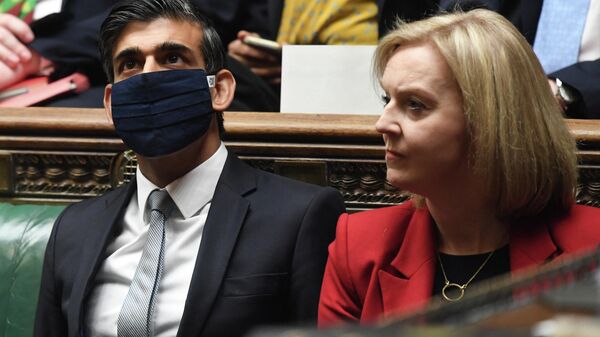 A handout photograph released by the UK Parliament shows Britain's Chancellor of the Exchequer Rishi Sunak (L) and Britain's Foreign Secretary Liz Truss attending Prime Minister's Questions (PMQs) at the House of Commons, in central London on October 27, 2021 - Sputnik International