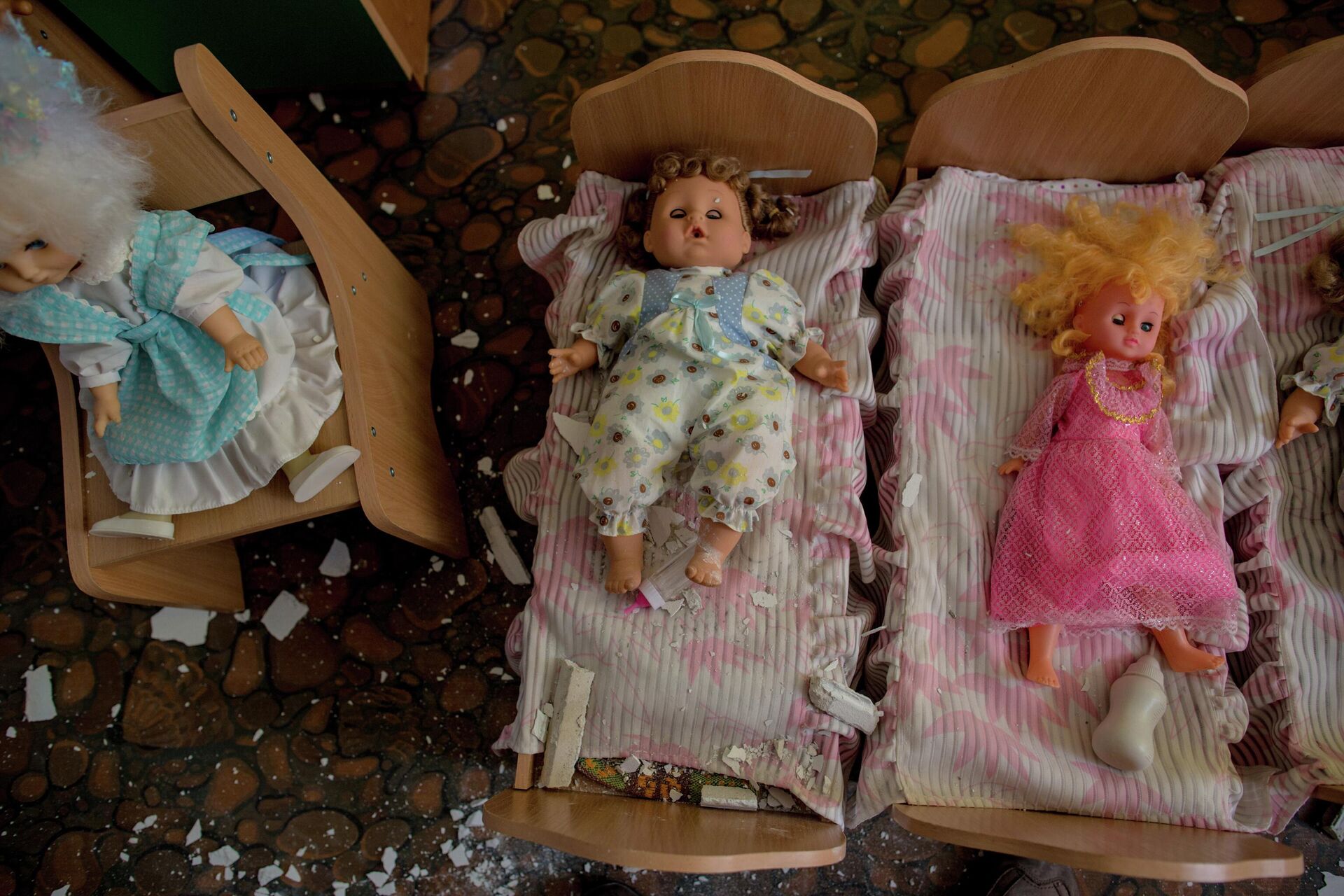 Toys abandoned at a daycare destroyed during an artillery shelling of Slavyansk by the Ukrainian military - Sputnik International, 1920, 25.07.2022