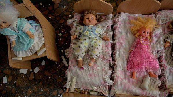 Toys abandoned at a daycare destroyed during an artillery shelling of Slavyansk by the Ukrainian military - Sputnik International