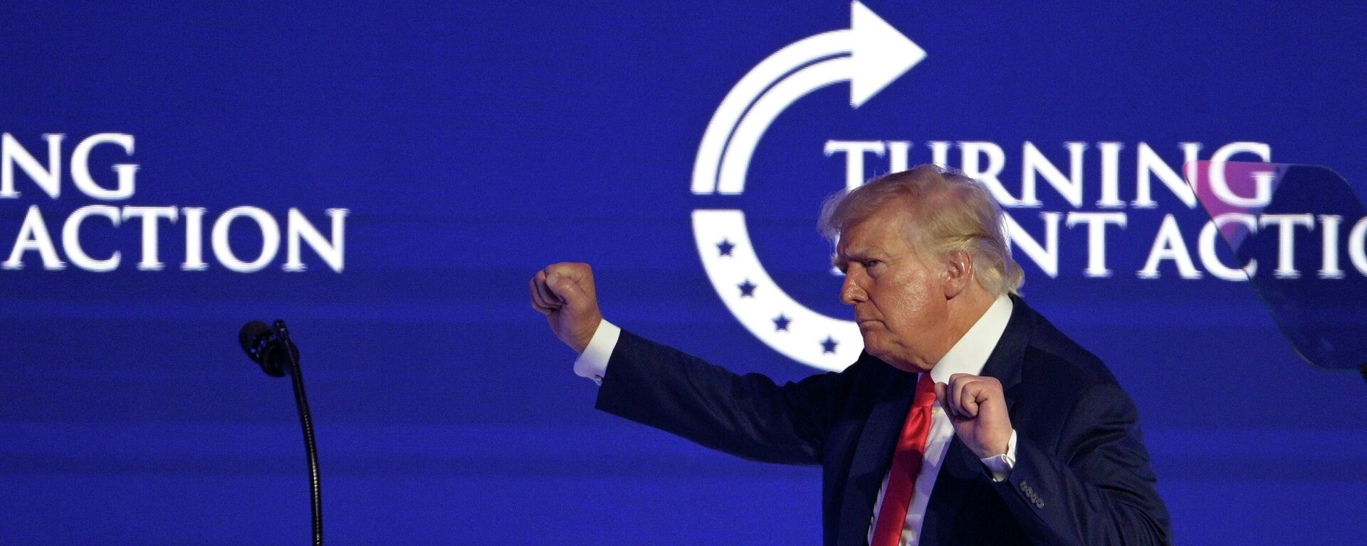 Former President Donald Trump dances on stage after addressing attendees during the Turning Point USA Student Action Summit, Saturday, July 23, 2022, in Tampa, Fla. - Sputnik International, 1920, 25.07.2022