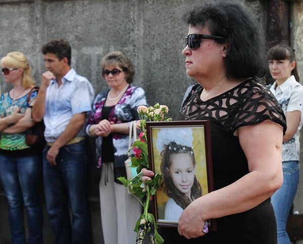 This was the funeral of eleven-year-old Katya from Gorlovka, Donetsk. On May 26, 2015, a Ukrainian shell killed the girl. Her three-year-old brother Bogdan was hit in the back by shrapnel, the boy survived. Yekaterina, Katya&#x27;s mother, had her arm blown off. Her father Yuri was killed. - Sputnik International