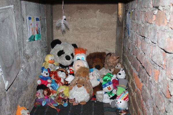 People would take shelter in basements to wait out the shelling. At times, they had to sit there for weeks. Little inhabitants of Donbass, growing up under the sound of Ukrainian “incoming attacks”, had to live their entire life underground. Toys in a makeshift children&#x27;s room and drawings on the walls in one of the basements in the village of Spartak in the Donetsk region, 2017. - Sputnik International