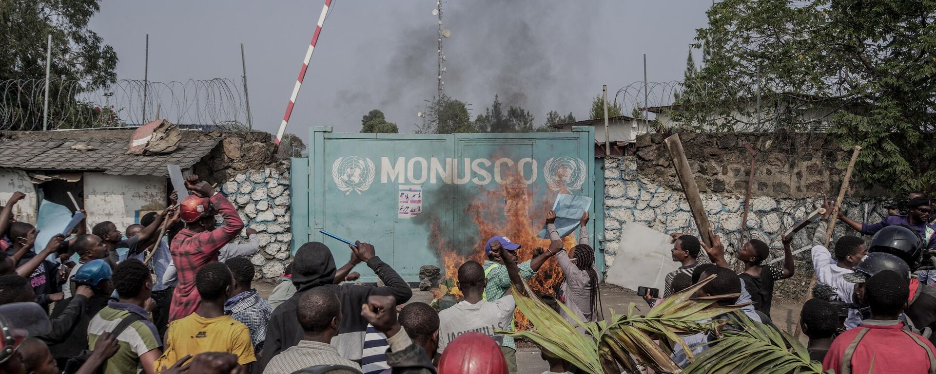 Protesters set fire in front of United Nations Mission for the Stabilisation of Congo (MONUSCO) Headquarters in Goma, on July 25, 2022. - Sputnik International, 1920, 25.07.2022